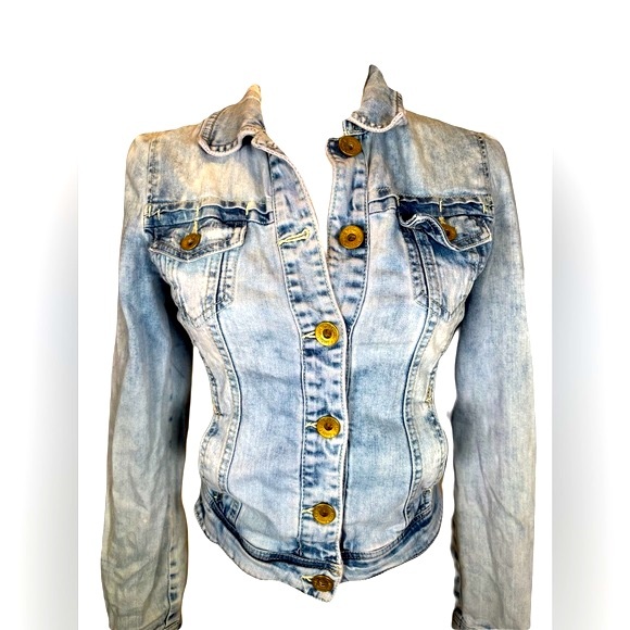 Vintage Light Wash Distressed Fitted Jean Jacket - Picture 5 of 7
